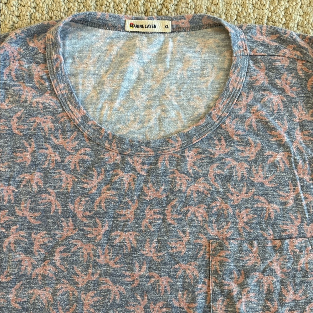 Marine layer men’s XL Gray and Pink Patterned T-Shirt